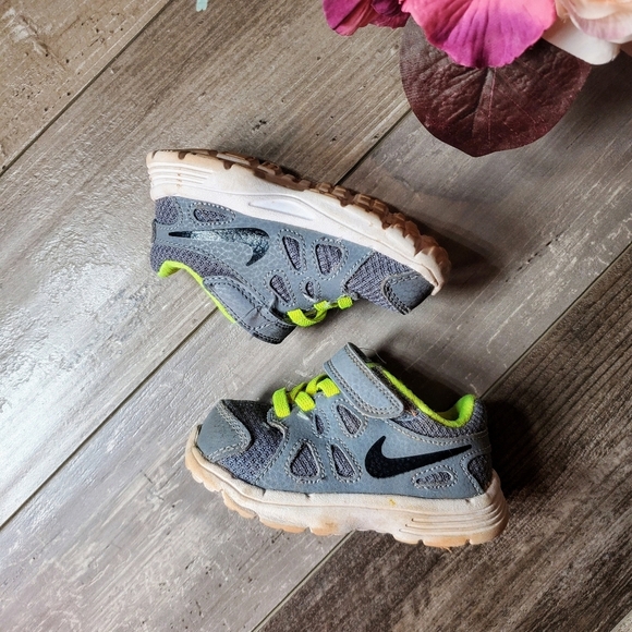 Nike Revolution 2 TD Cool Grey/Volt Athletic Shoes Size 5C Baby Walker - Picture 13 of 14